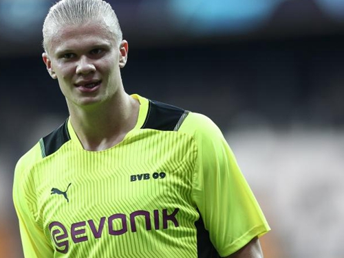 雄鹿猛攻内线拿下硬仗