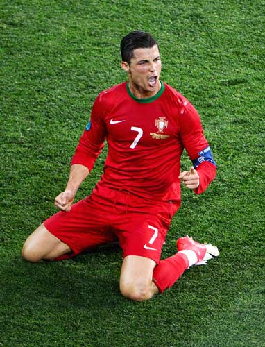 意杯半场：卢卡头槌破门，那不勒斯暂1-0卡利亚里（意杯半场：卢卡头球建功，那不勒斯暂以1-0领先卡利亚里）