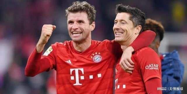 欧冠2-1逆转！巴萨天降神兵：后卫3分钟梅开二度创历史，逼近前八