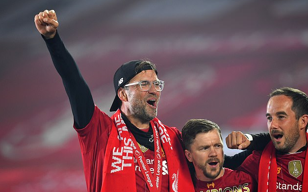 赖特抨击阿森纳球星，称其“形同虚设”应该“30分钟后就被换下”