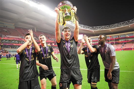 炸翻英超！穆里尼奥弃皇马转投利物浦？3大争议+10亿转会费，红军能逆袭？（英超震荡！穆里尼奥弃皇马投利物浦？三大争议+10亿转会预算，红军能逆袭？）