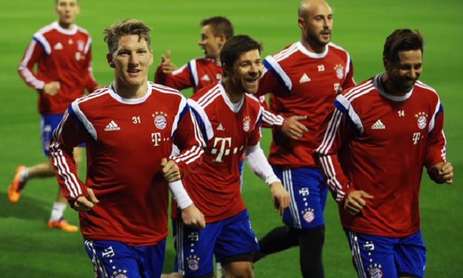 曼联主场1-1战平西汉姆联，近5轮仅1胜，阿莫林临场换人失误导致失利，球队前景堪忧。