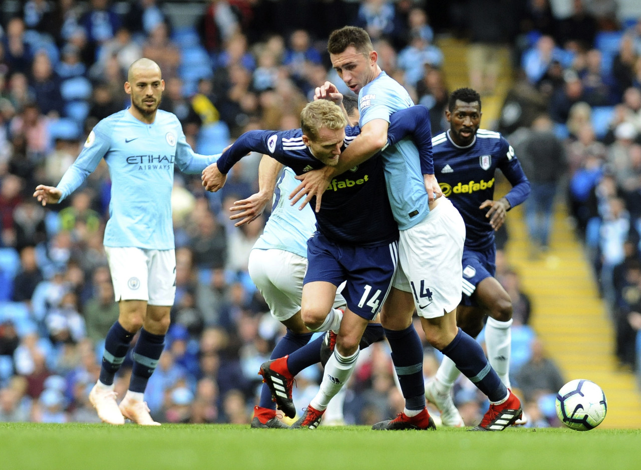 内马尔那些骚操作名场面瞬间，不愧是把任加足球发扬光大球星之一